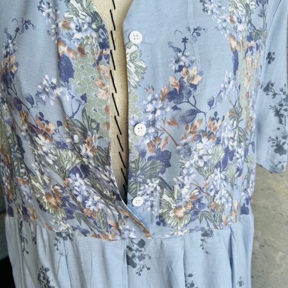 Flowery Dress with Pocket and Buttons, Tropical Design - Picture 11 of 11